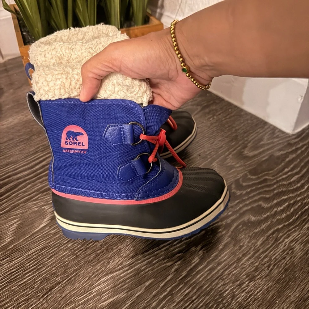 Sorel Kids Blue and Black Snow Boots with Red Accents